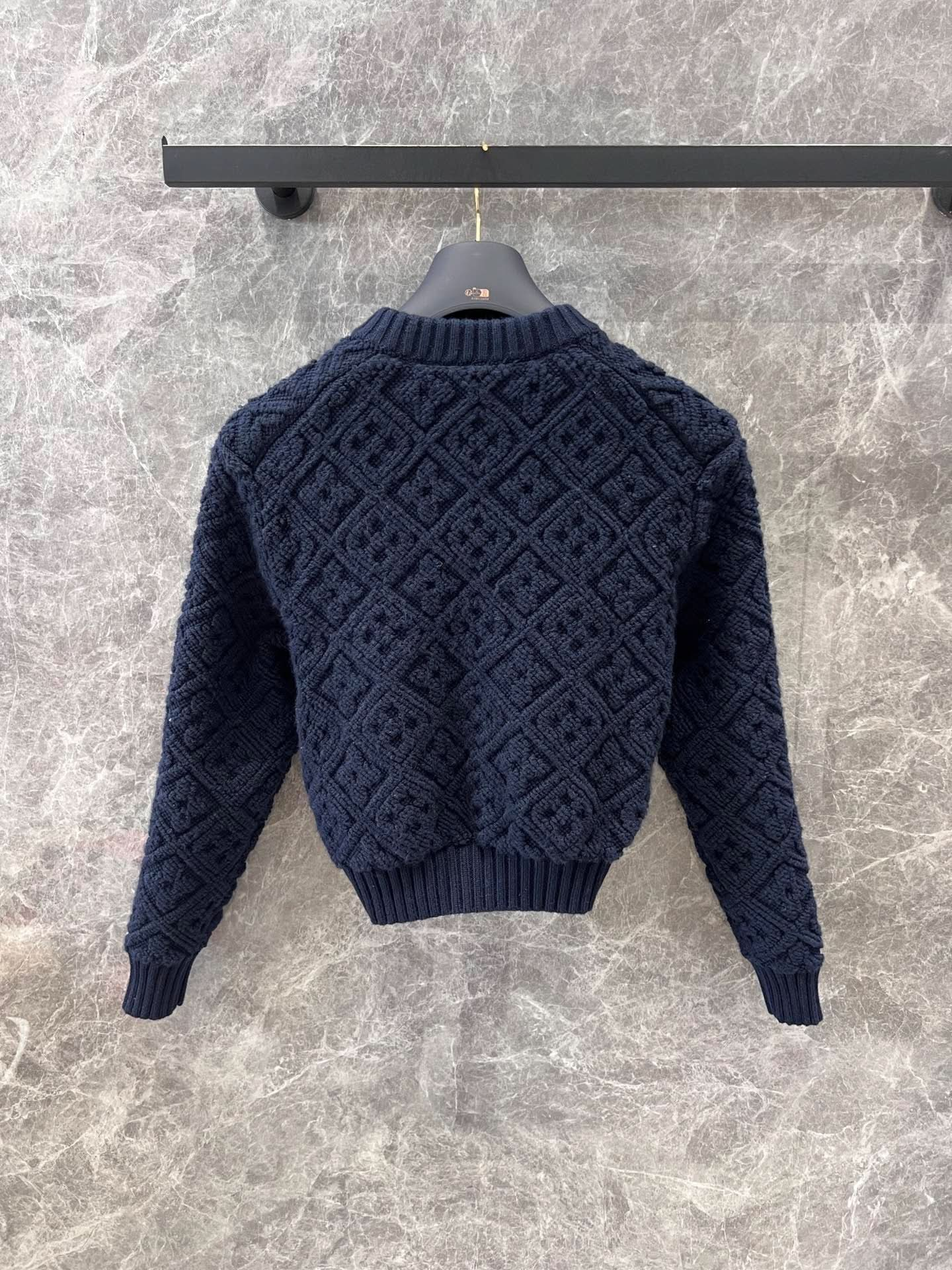 L 2025 round neck ribbed sweater