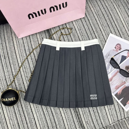 embroidered contrast color pleated skirt