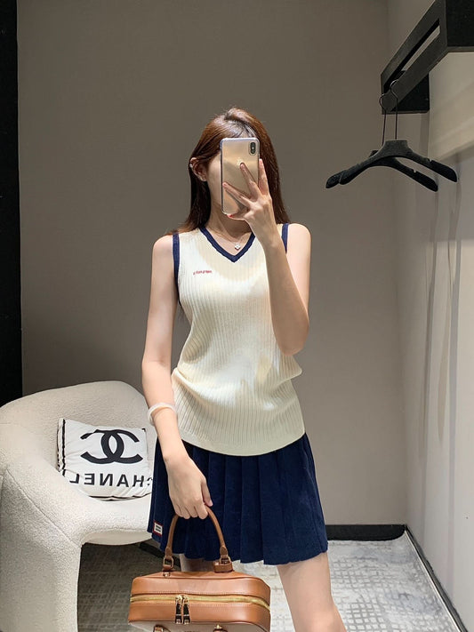 25 Early Spring V-neck knitted vest