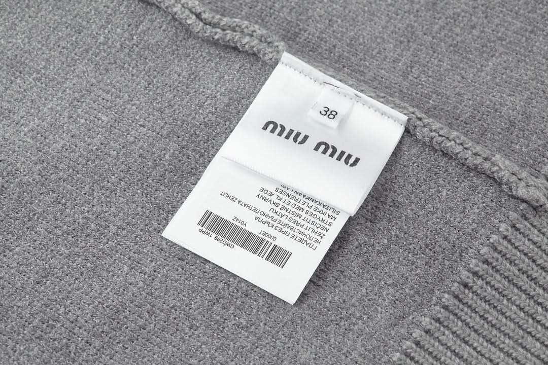 MIUMIU-Lettering embroidered knitted cardigan - Silhouette Atelier 