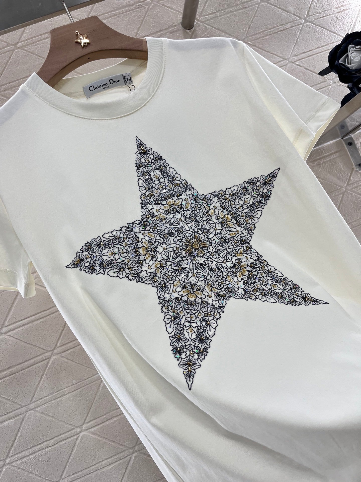 Five-pointed star ribbon embroidered short-sleeved T-shirt