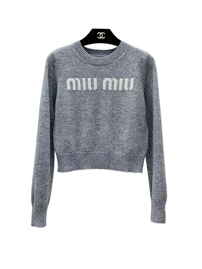 Soft and skin-friendly fashionable and simple letter knitted top