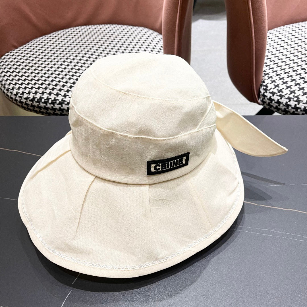 wide brim hat