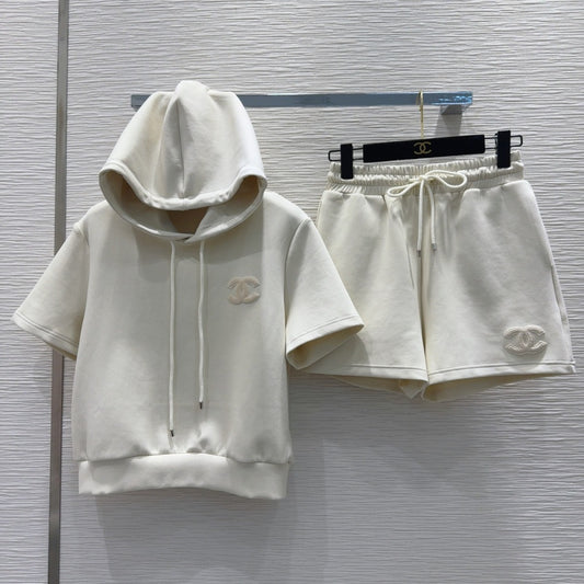 Short-sleeved hoodie + sports shorts set