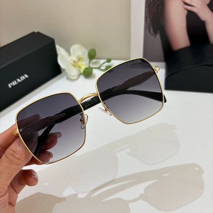 Bold Oversized Sunglasses: Premium Glamour