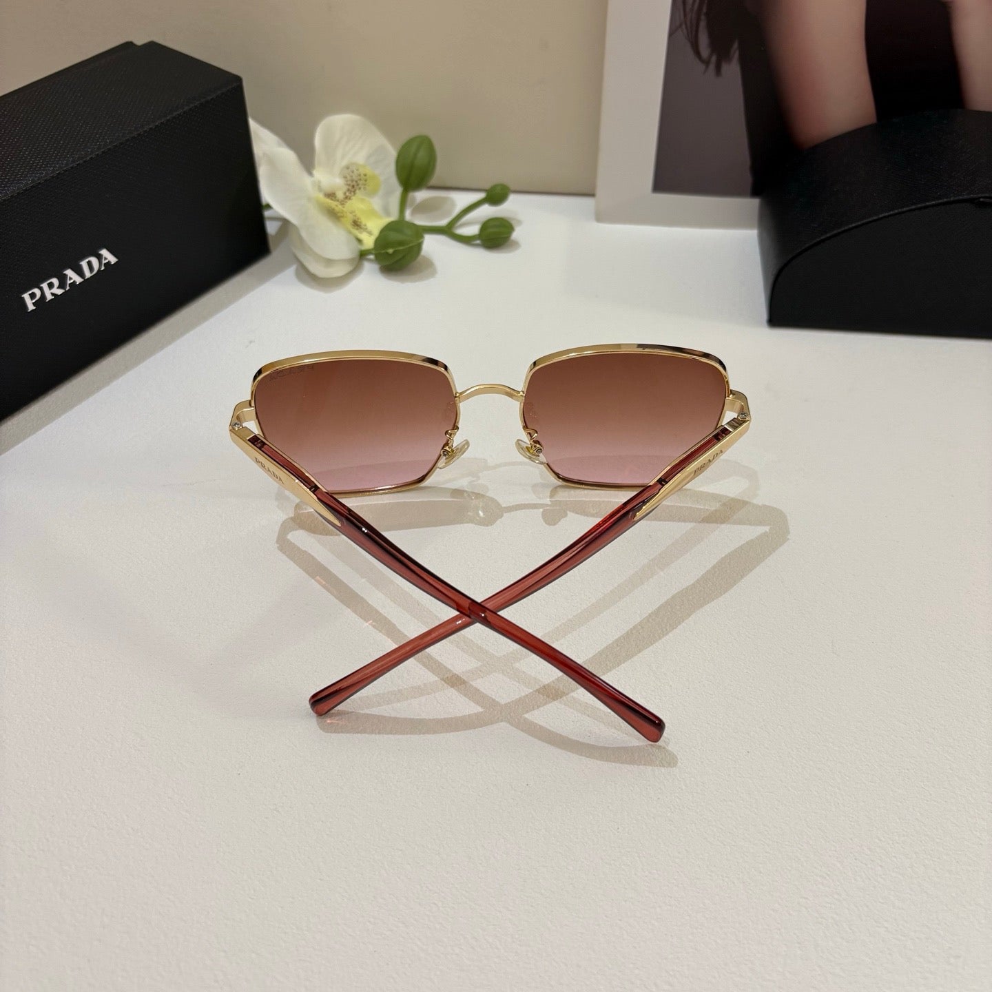 Retro Round Sunnies: Luxe Vintage Vibes