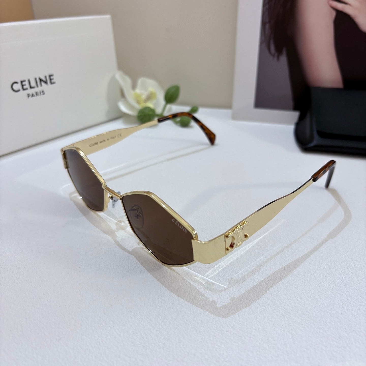 Sporty Wrap Sunglasses: Premium Edge