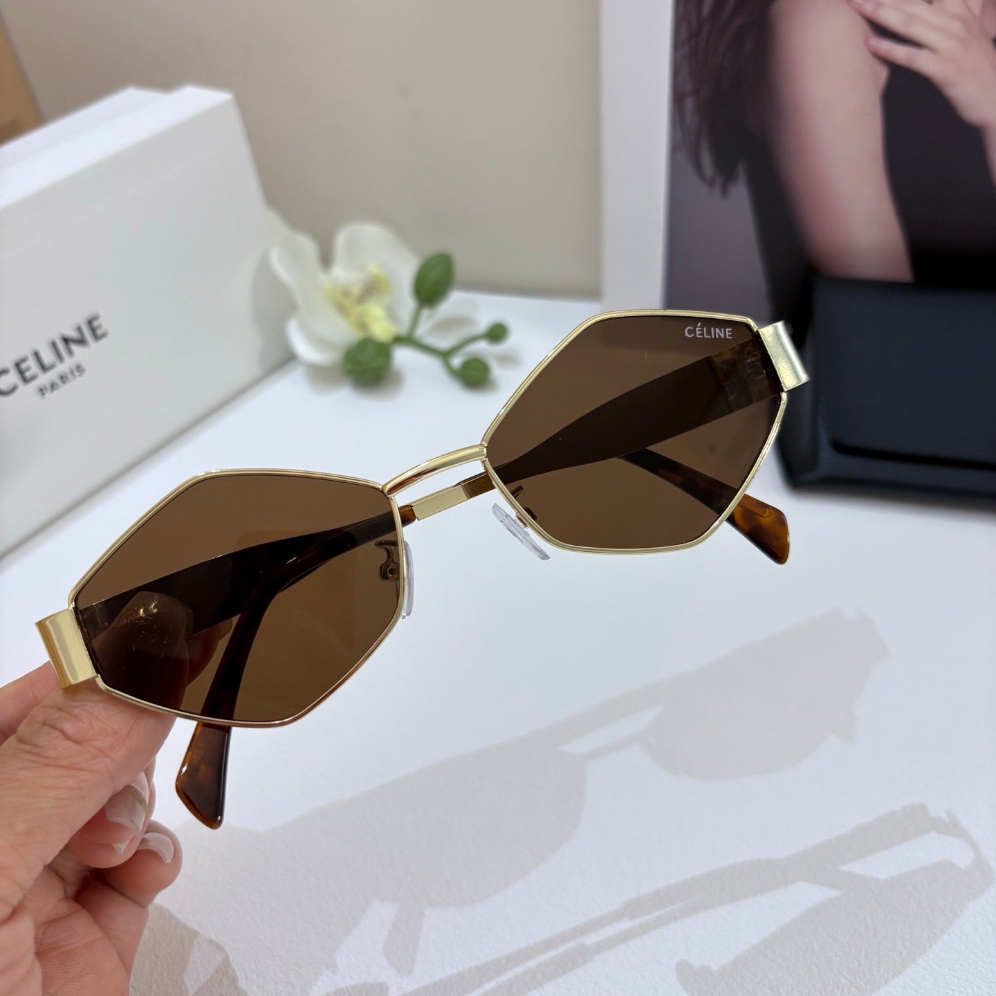 Sporty Wrap Sunglasses: Premium Edge