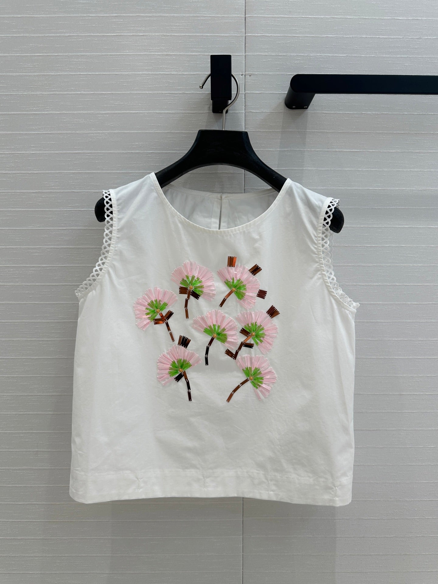 Floral embroidered sleeveless shirt