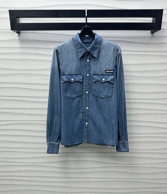 Thin denim shirt（Loose-fit version）