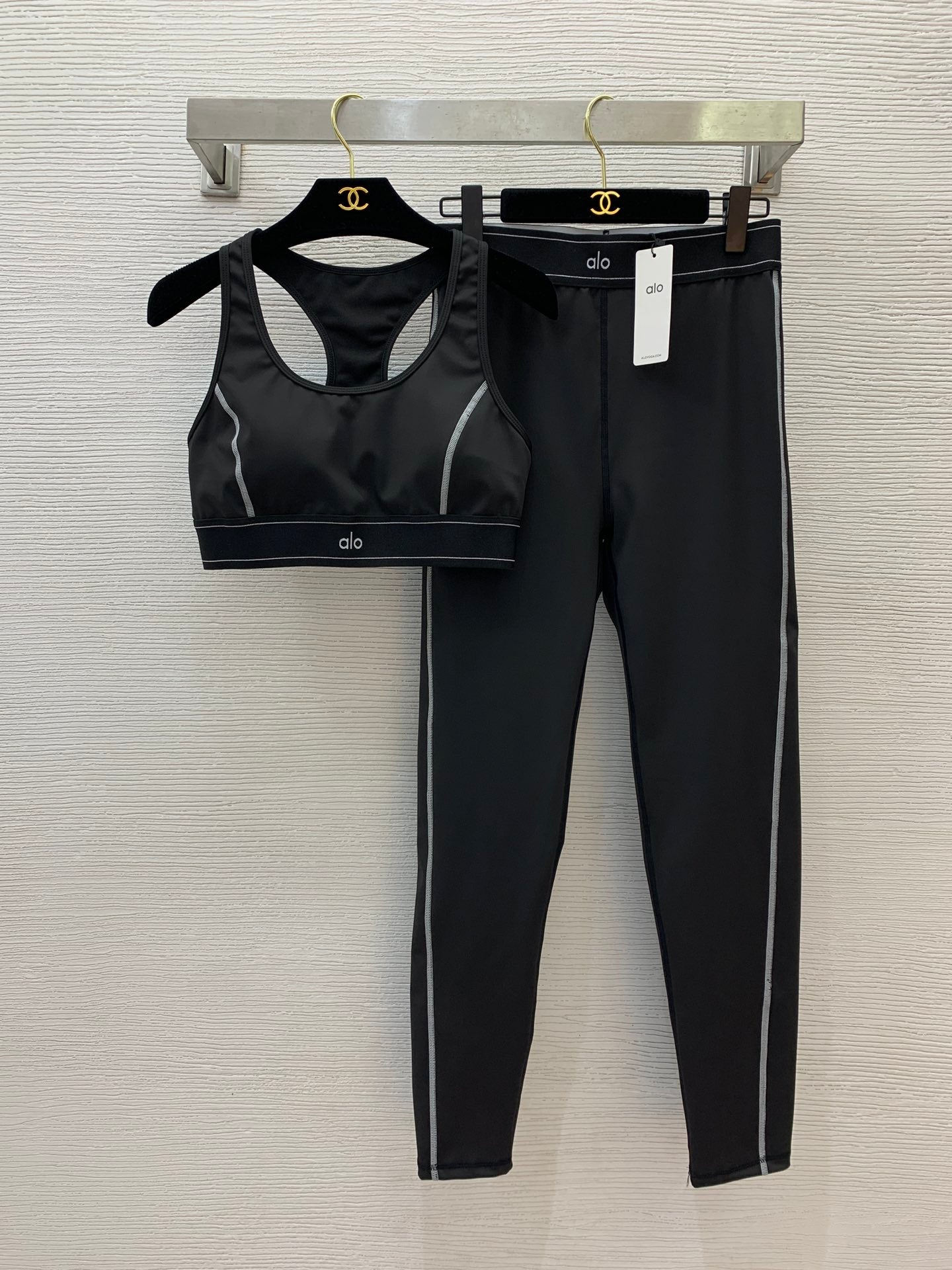 25SS Sleek Yoga Set in High-End Stretch Fabric