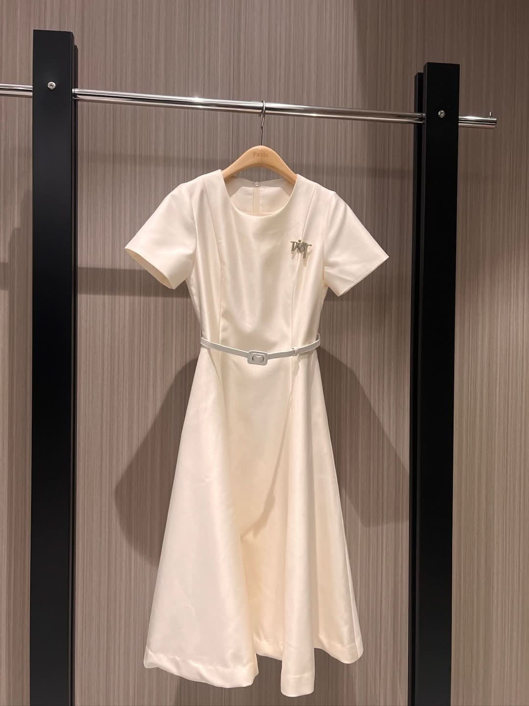 Short-Sleeve Silk-Blend Dress - Silhouette Atelier 