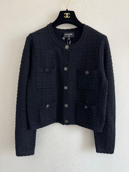 Knitted crew neck cardigan (hidden version)