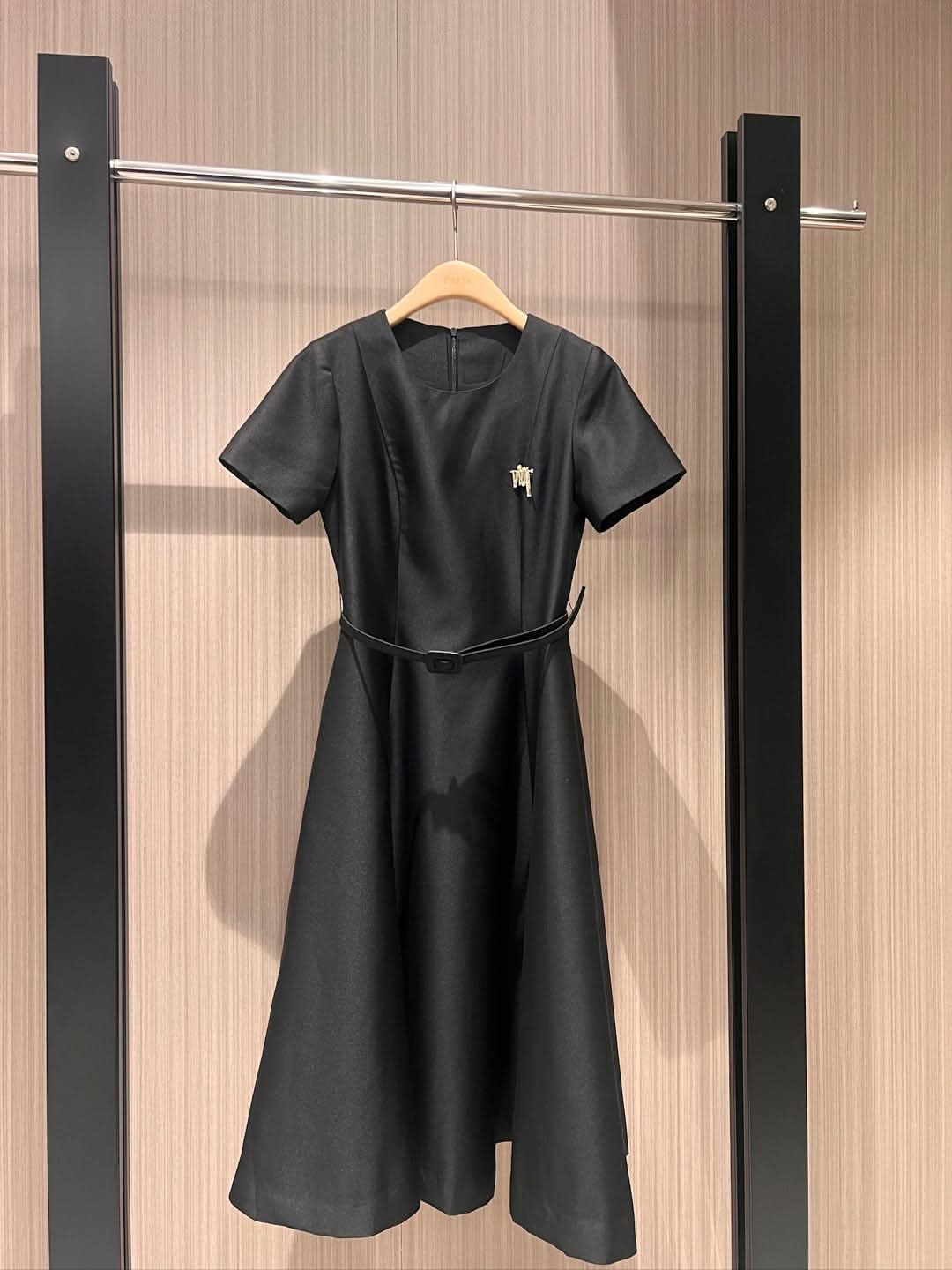 Short-Sleeve Silk-Blend Dress - Silhouette Atelier 