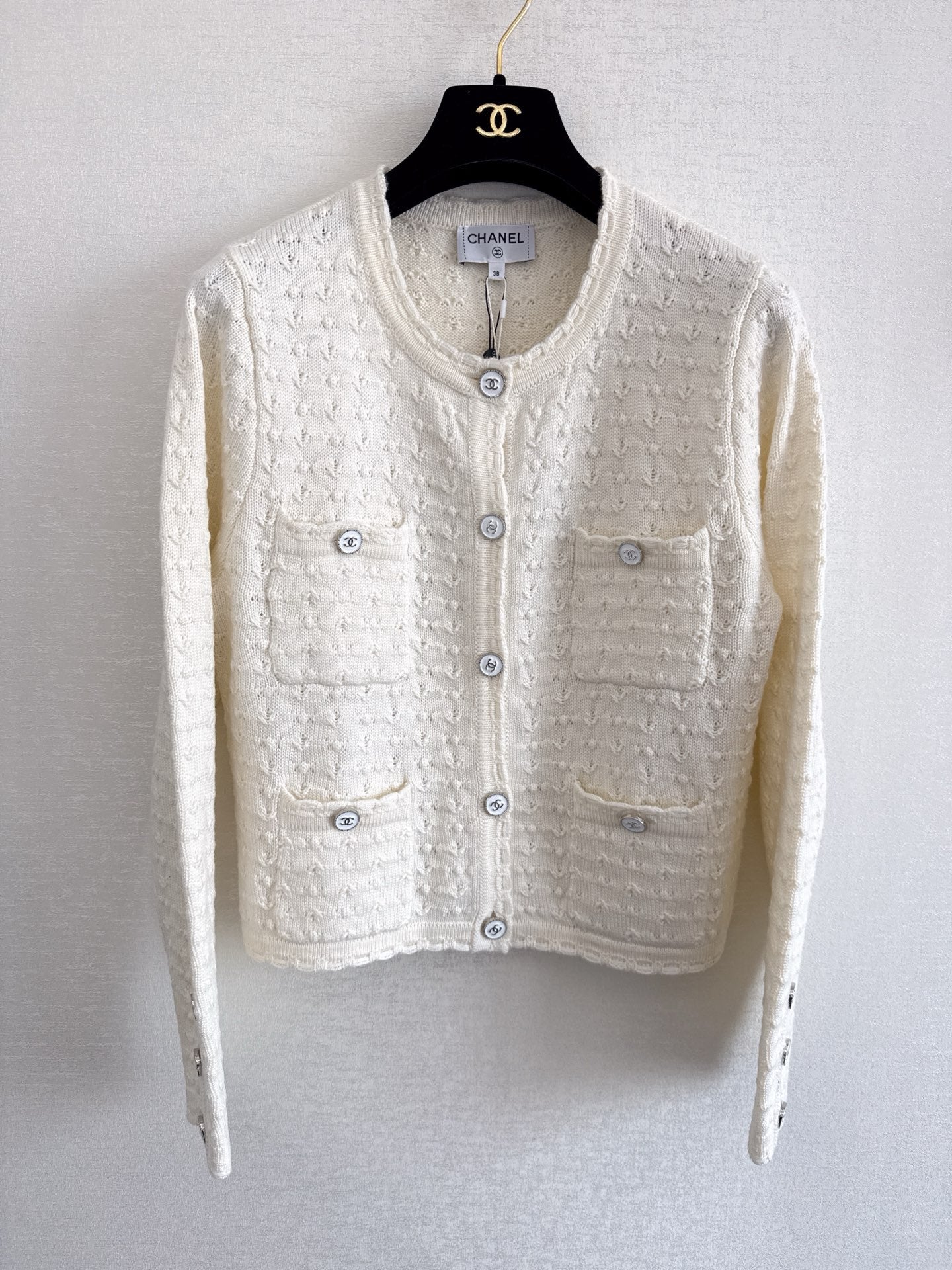 Knitted crew neck cardigan (hidden version)