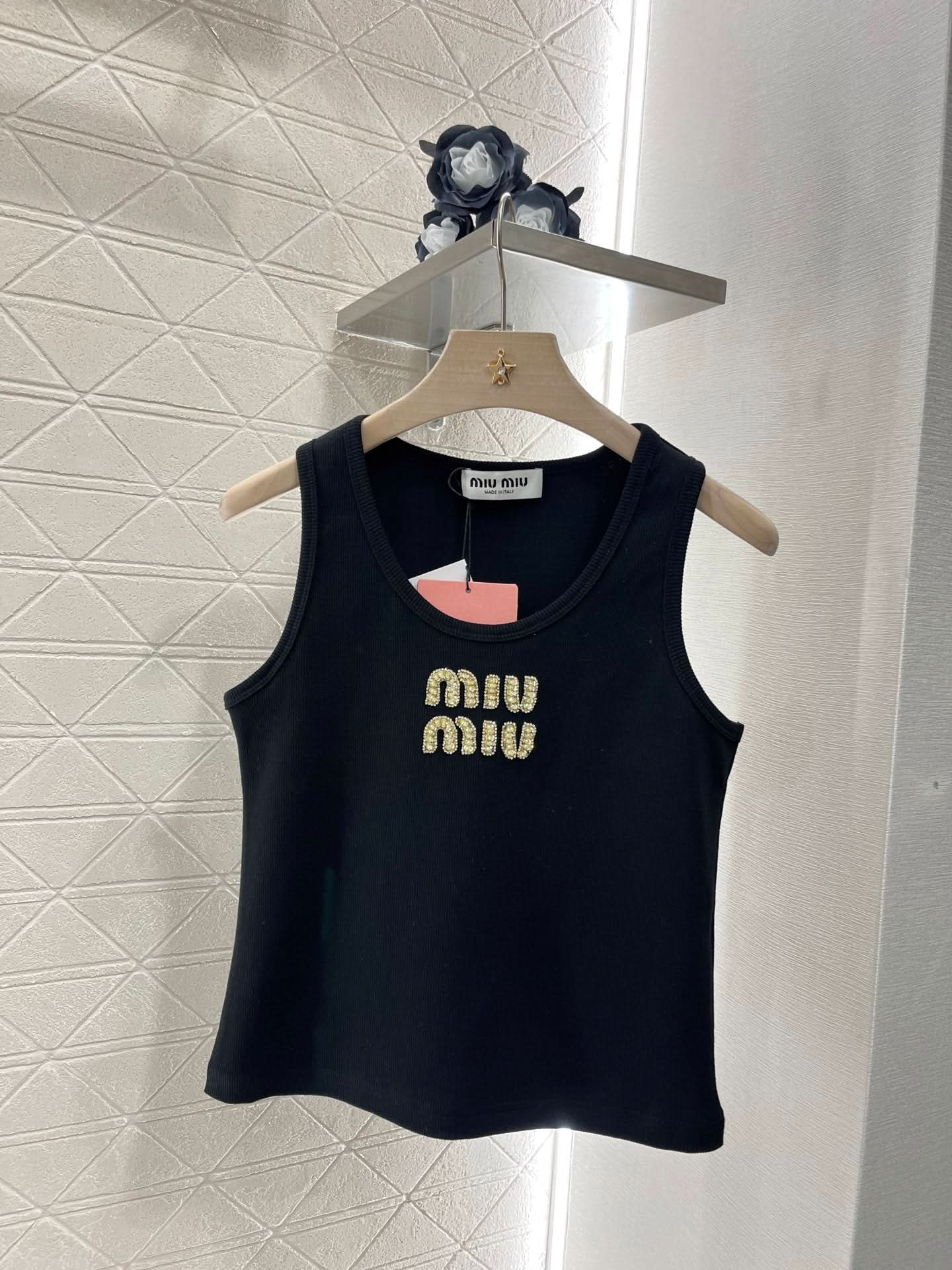 MIU-Embroidered Letter Tank Top - Silhouette Atelier 