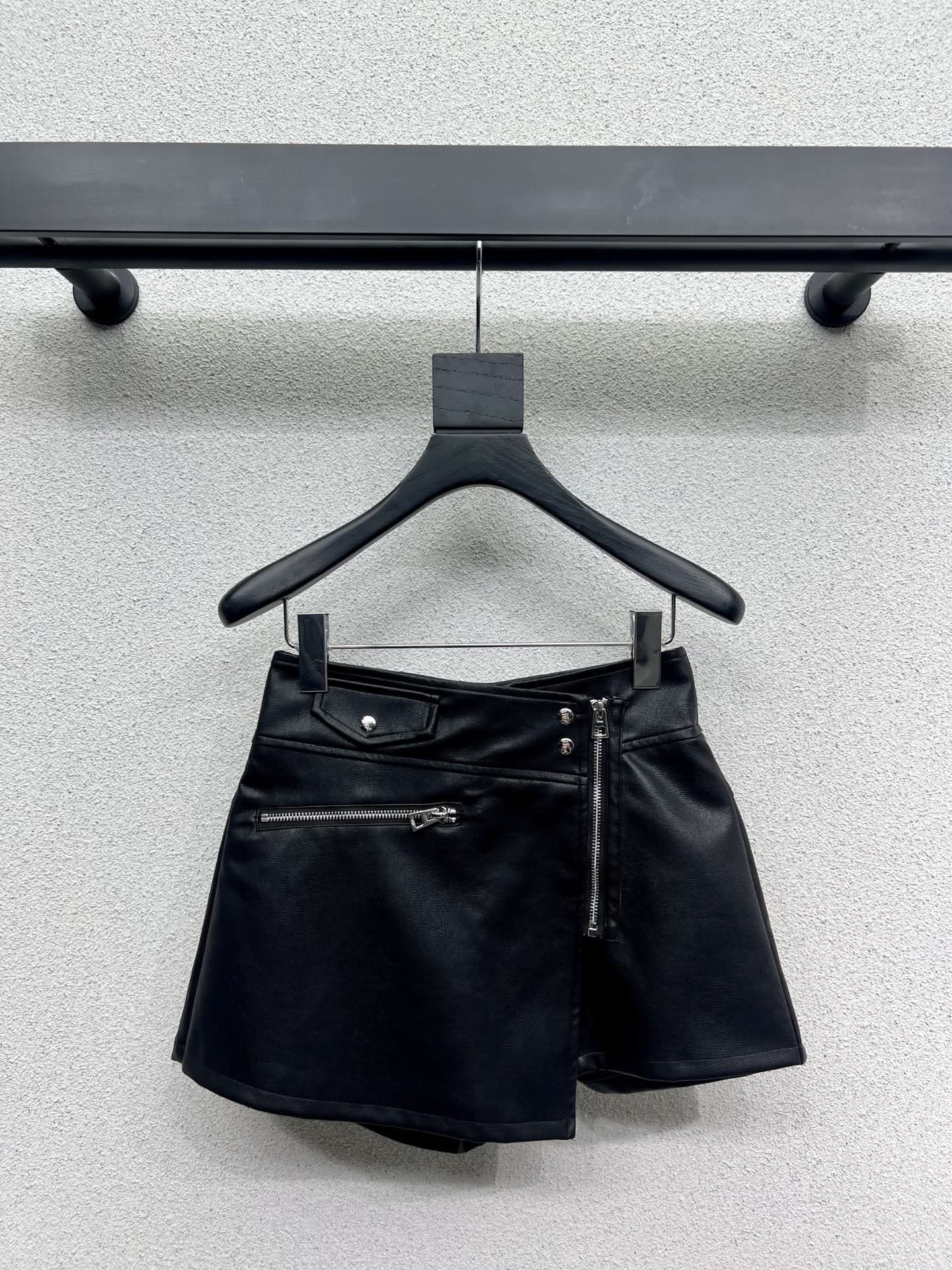 DIO-Leather Short Skirt - Silhouette Atelier 