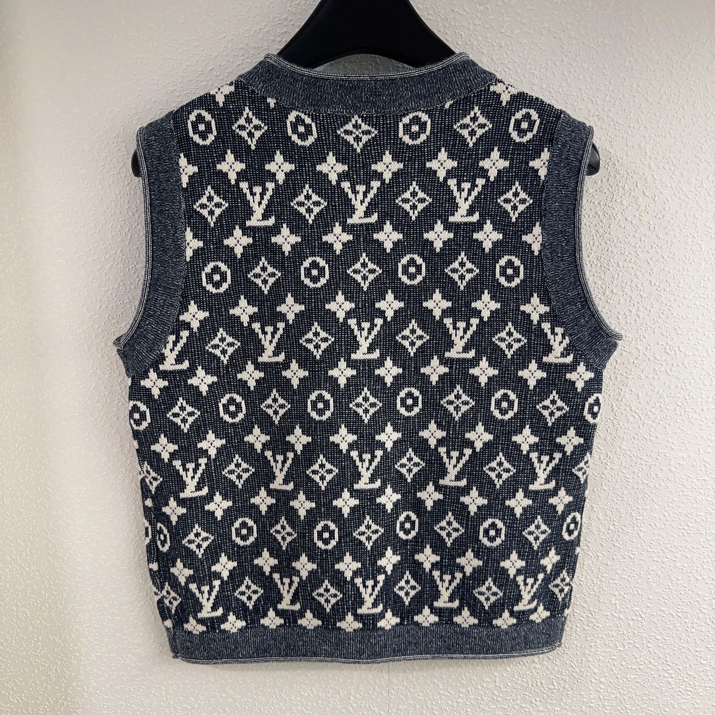 Jacquard sleeveless crew neck cardigan sweater