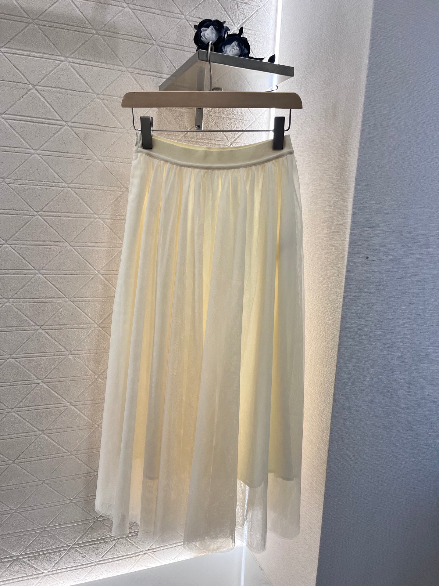 25SS Elegant Midi Skirt in Premium Fabric