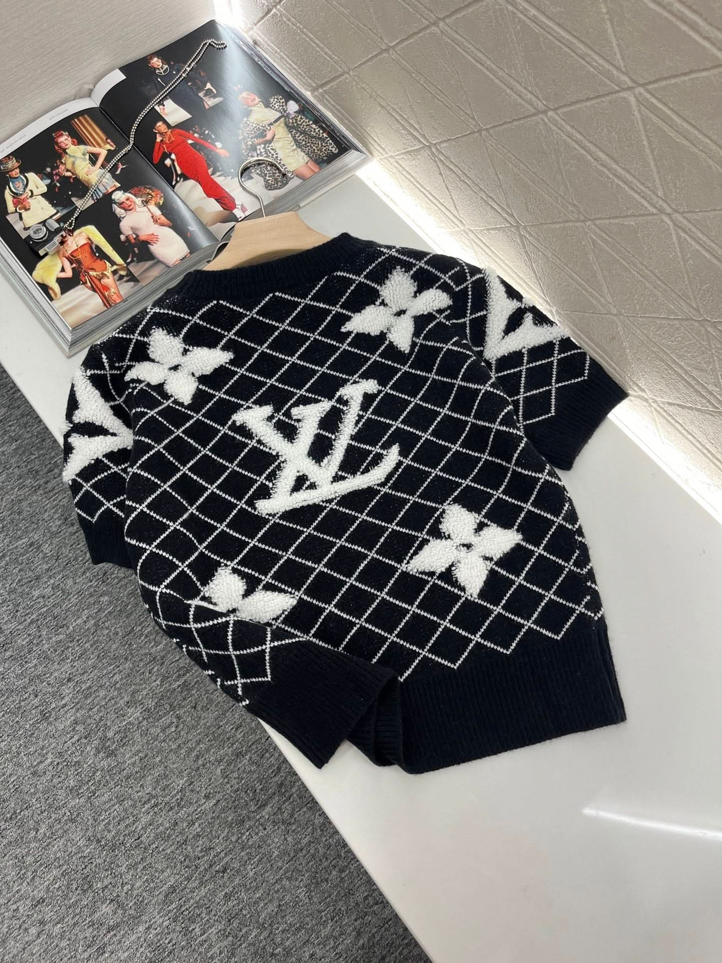 Louis Round Neck Argyle Letter Knit Short Sleeve - Silhouette Atelier 