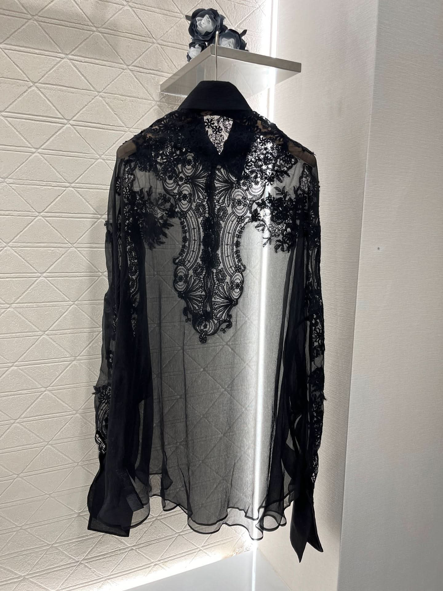 ERMANNO- SCERVINO-Embroidered Lace Pointed Collar Silk Long Shirt - Silhouette Atelier 