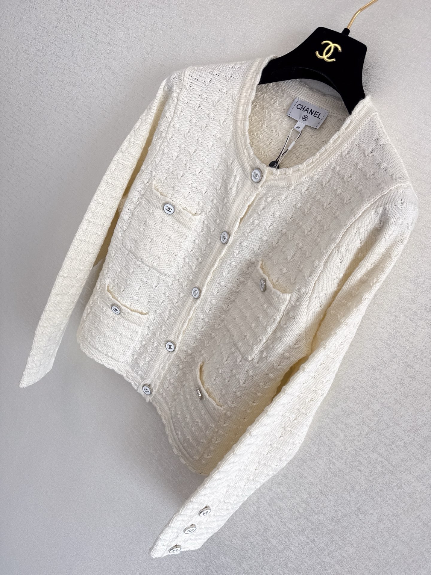 Knitted crew neck cardigan (hidden version)