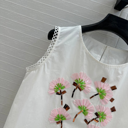 Floral embroidered sleeveless shirt