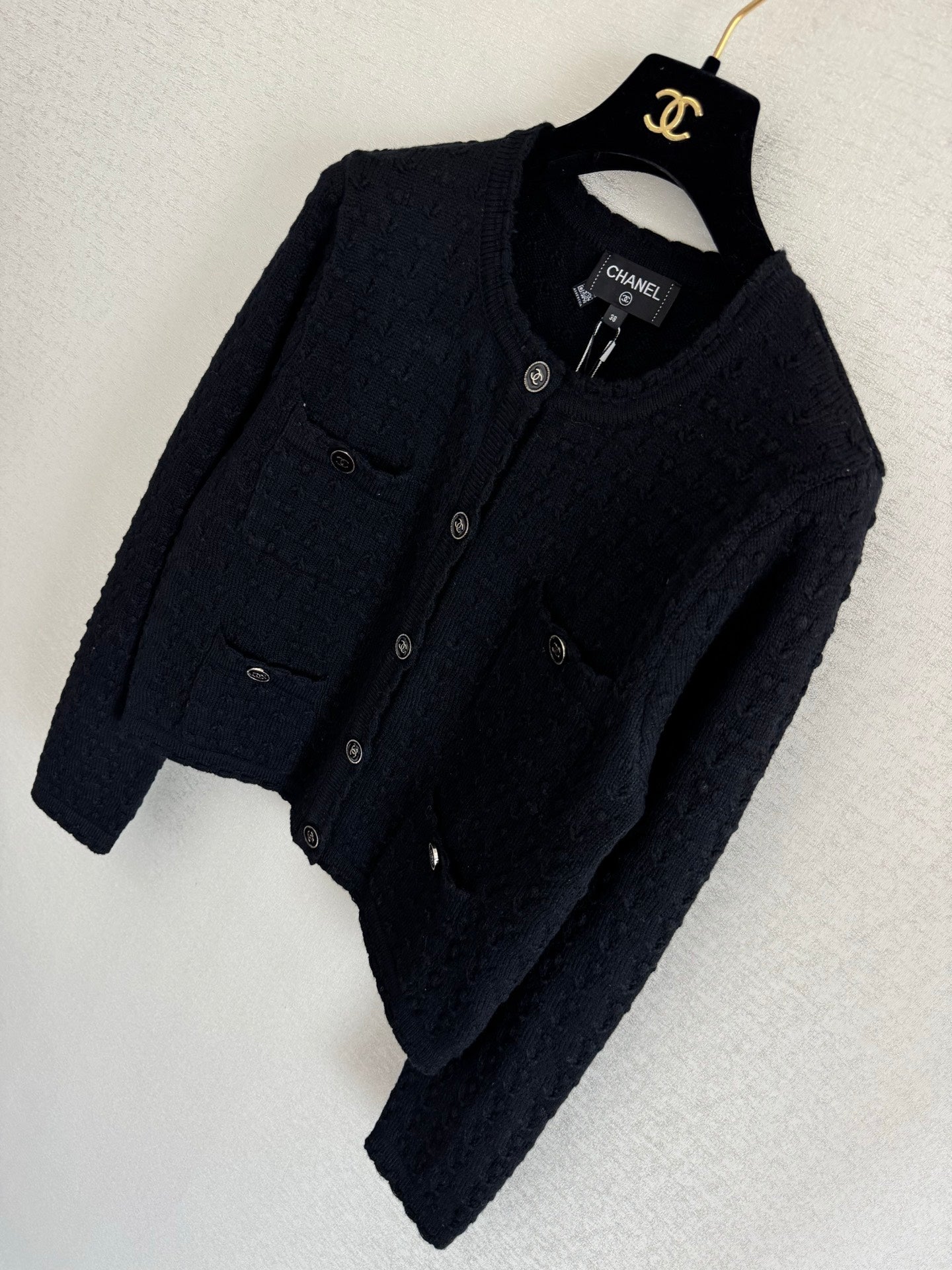 Knitted crew neck cardigan (hidden version)