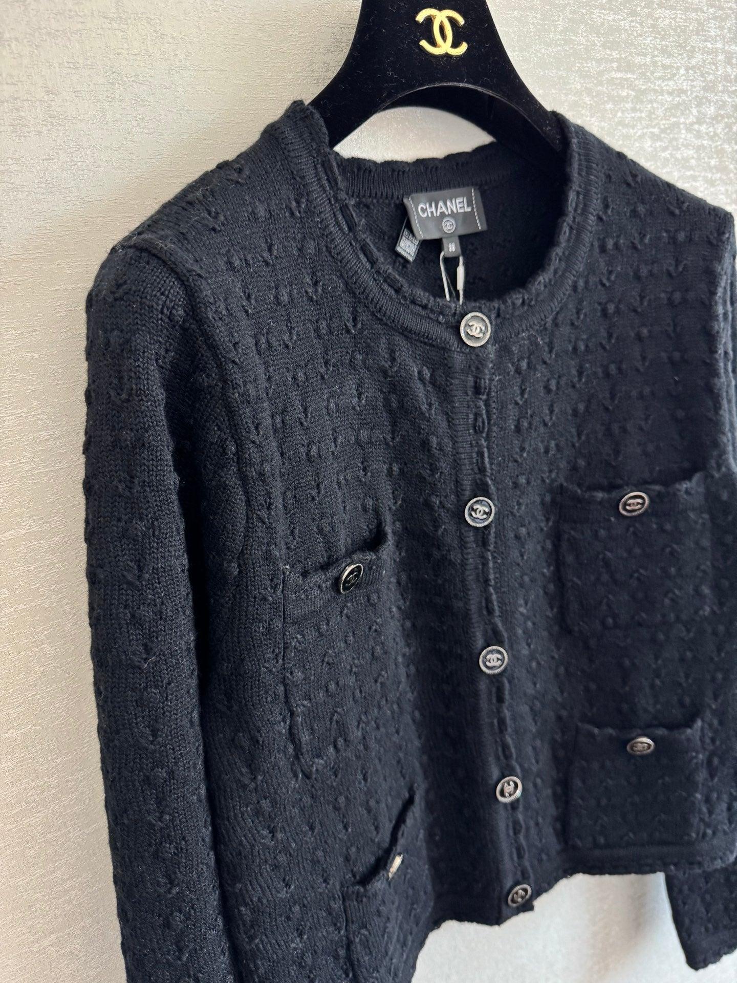 Knitted crew neck cardigan (hidden version)