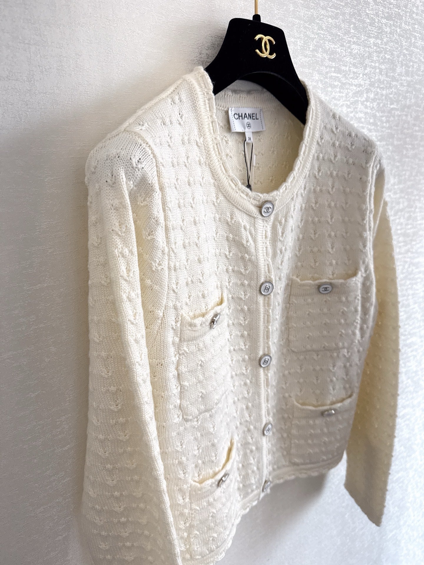 Knitted crew neck cardigan (hidden version)