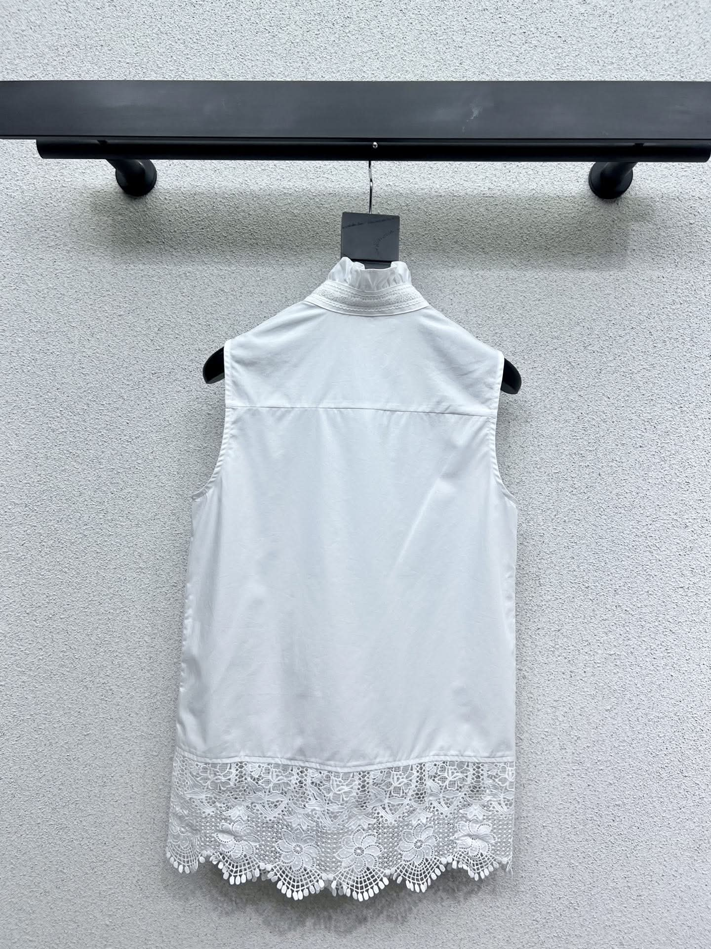 Chane-Lace Trim Sleeveless Blouse - Silhouette Atelier 