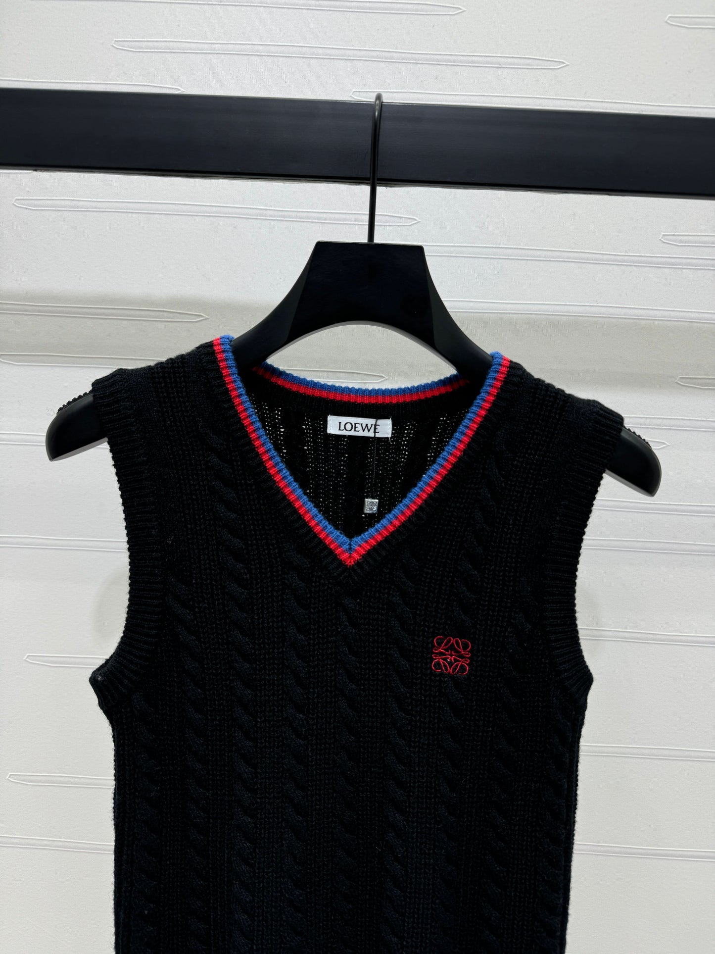 Loew-Cable Knit V-Neck Vest - Silhouette Atelier 