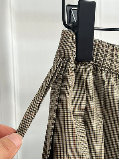 25SS Retro Plaid Pleated Skirt: Premium Emblem Charm