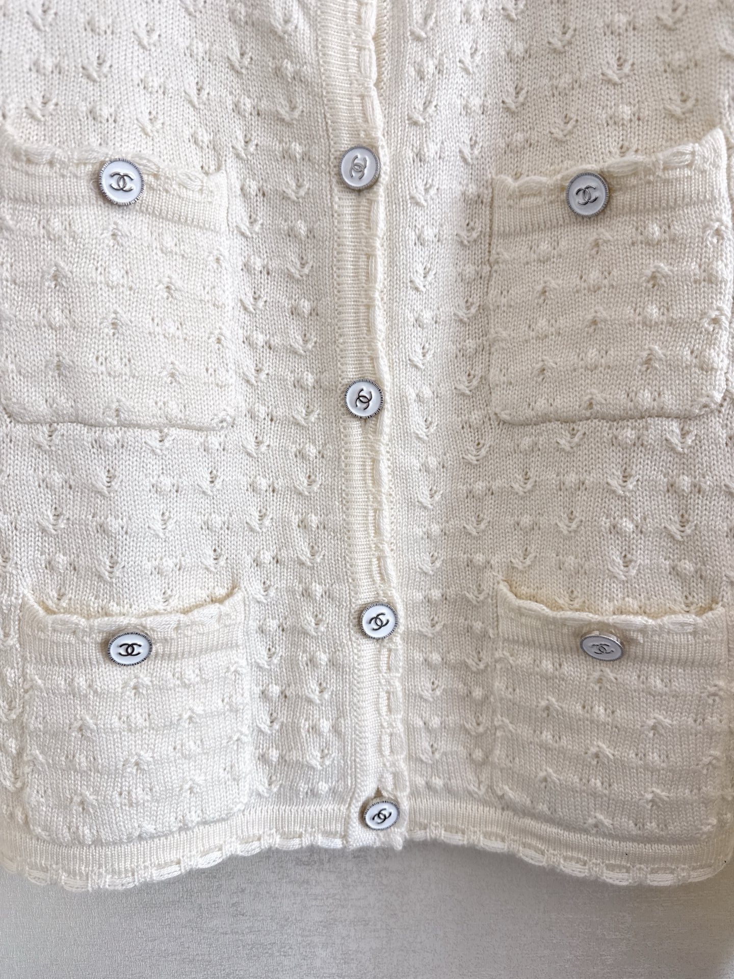 Knitted crew neck cardigan (hidden version)