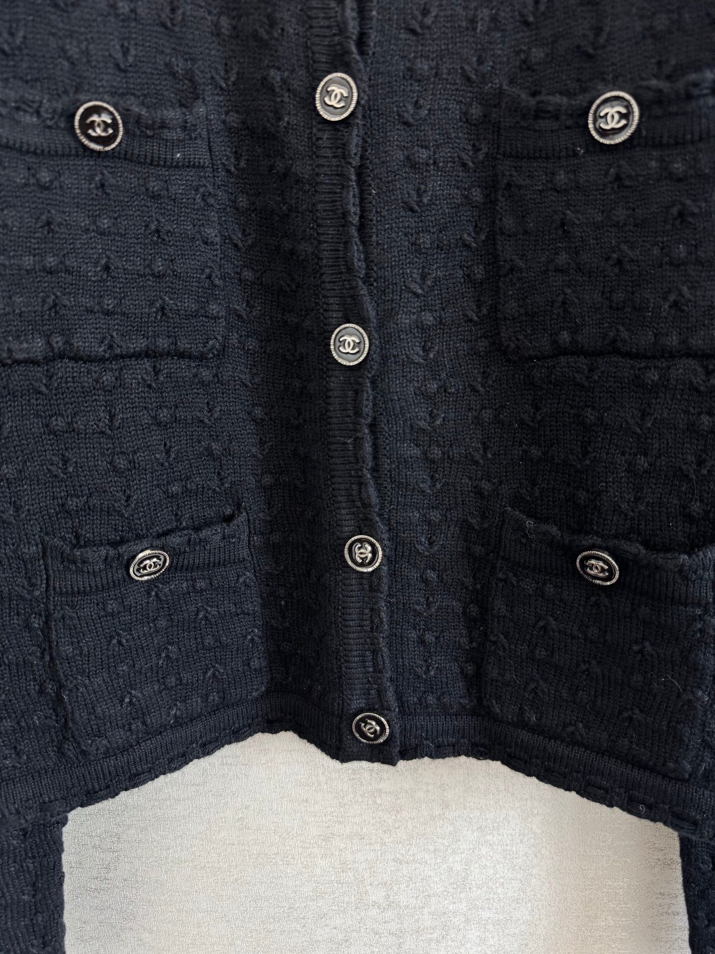 Knitted crew neck cardigan (hidden version)