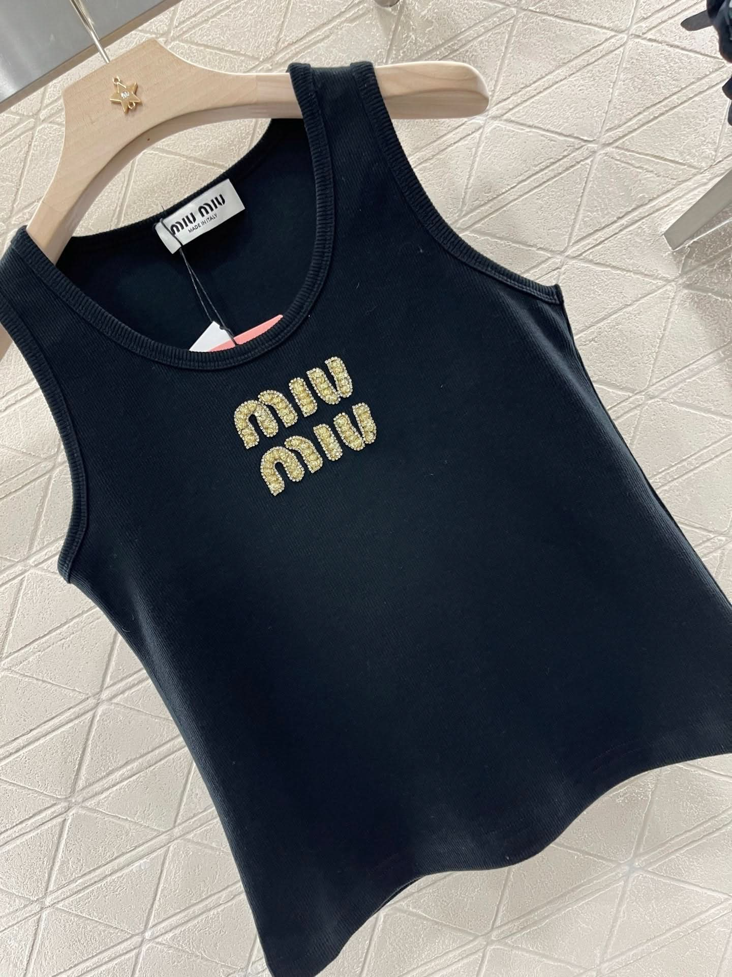 MIU-Embroidered Letter Tank Top - Silhouette Atelier 