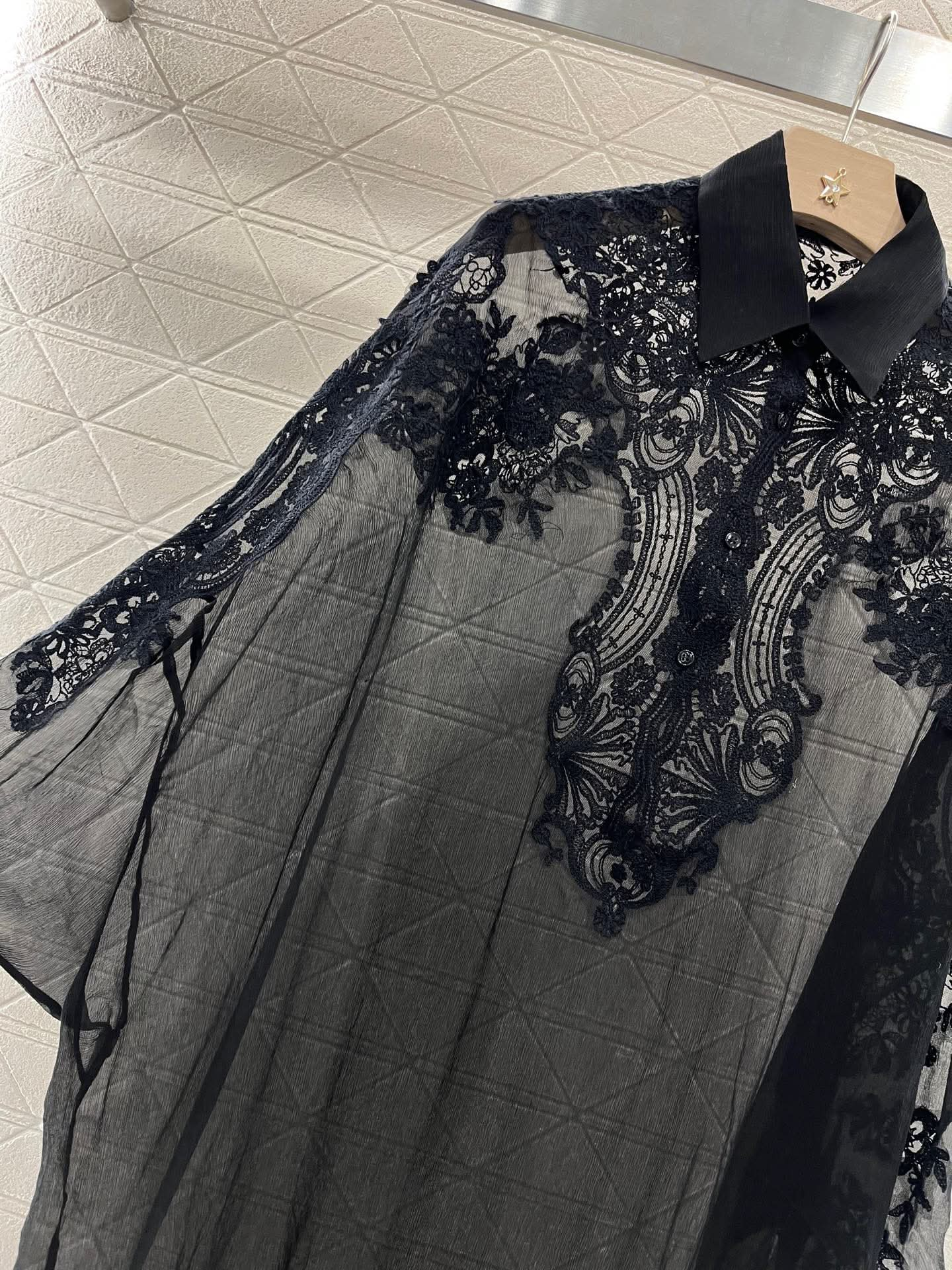 ERMANNO- SCERVINO-Embroidered Lace Pointed Collar Silk Long Shirt - Silhouette Atelier 