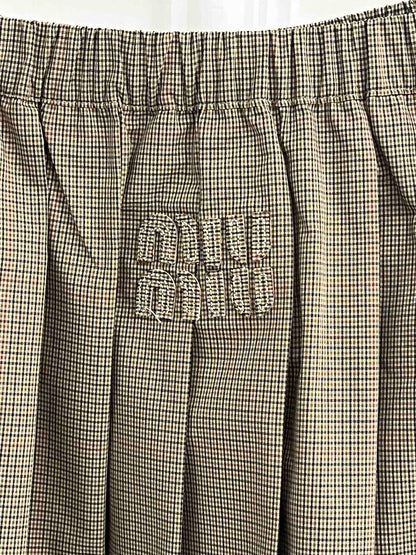 25SS Retro Plaid Pleated Skirt: Premium Emblem Charm