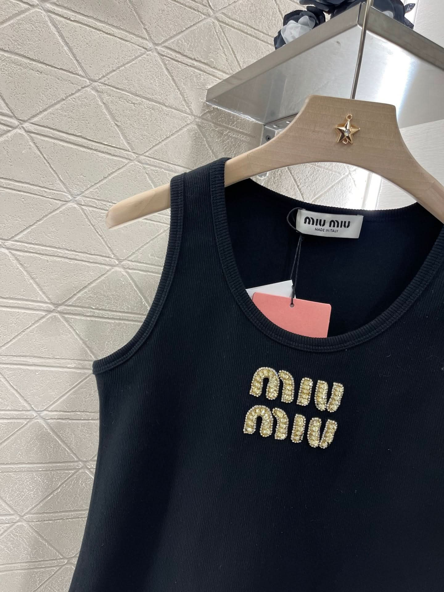 MIU-Embroidered Letter Tank Top - Silhouette Atelier 