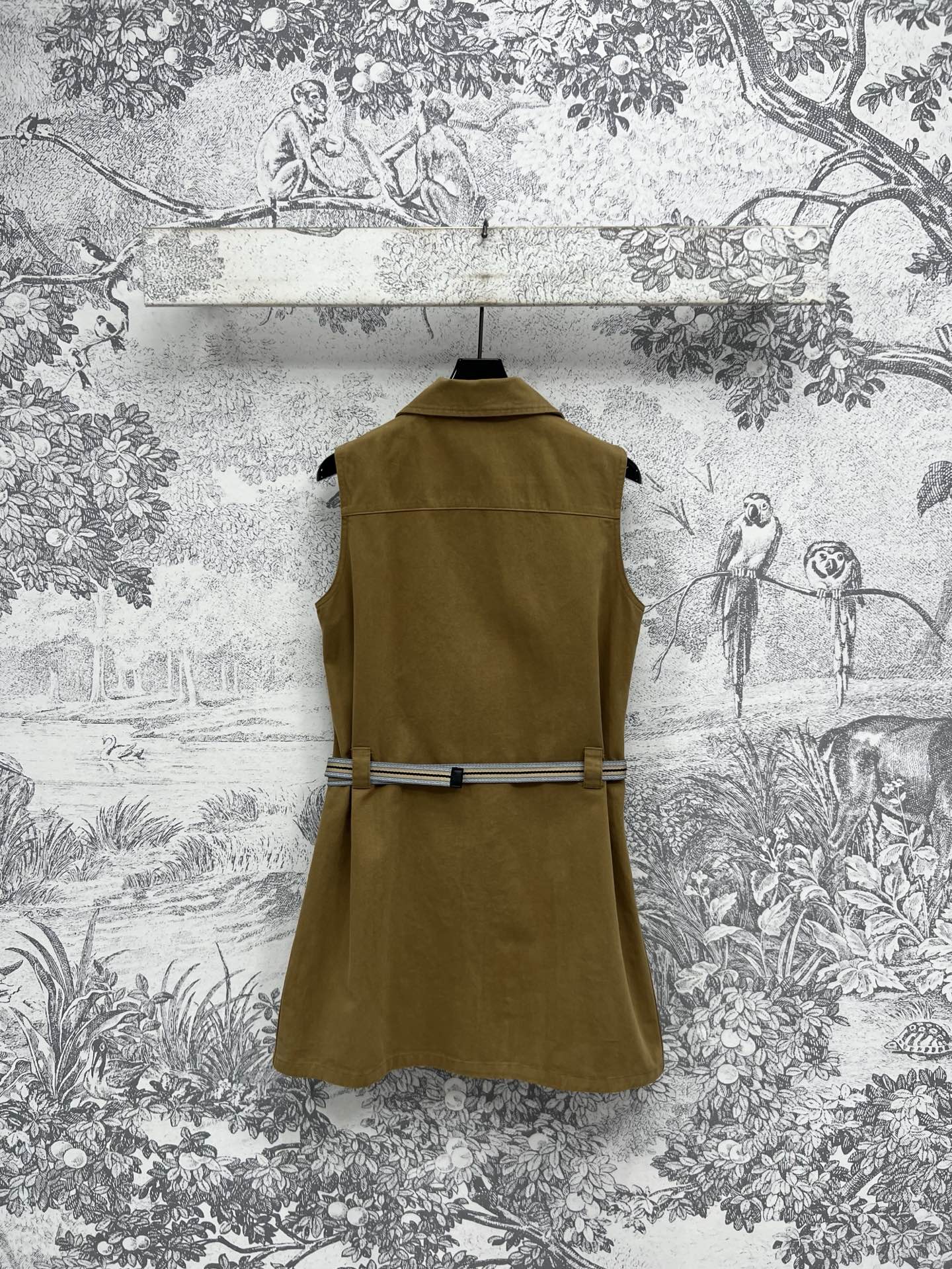 25SS Sleek Sleeveless Dress in Fine Silk