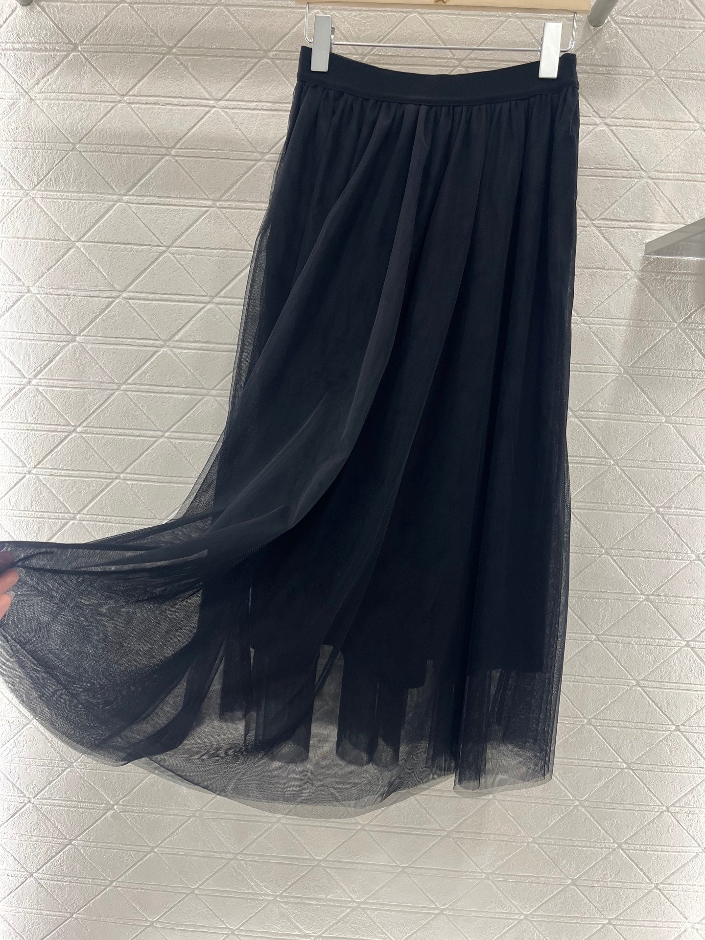 25SS Bold High-Quality Skirt with Luxe Touch