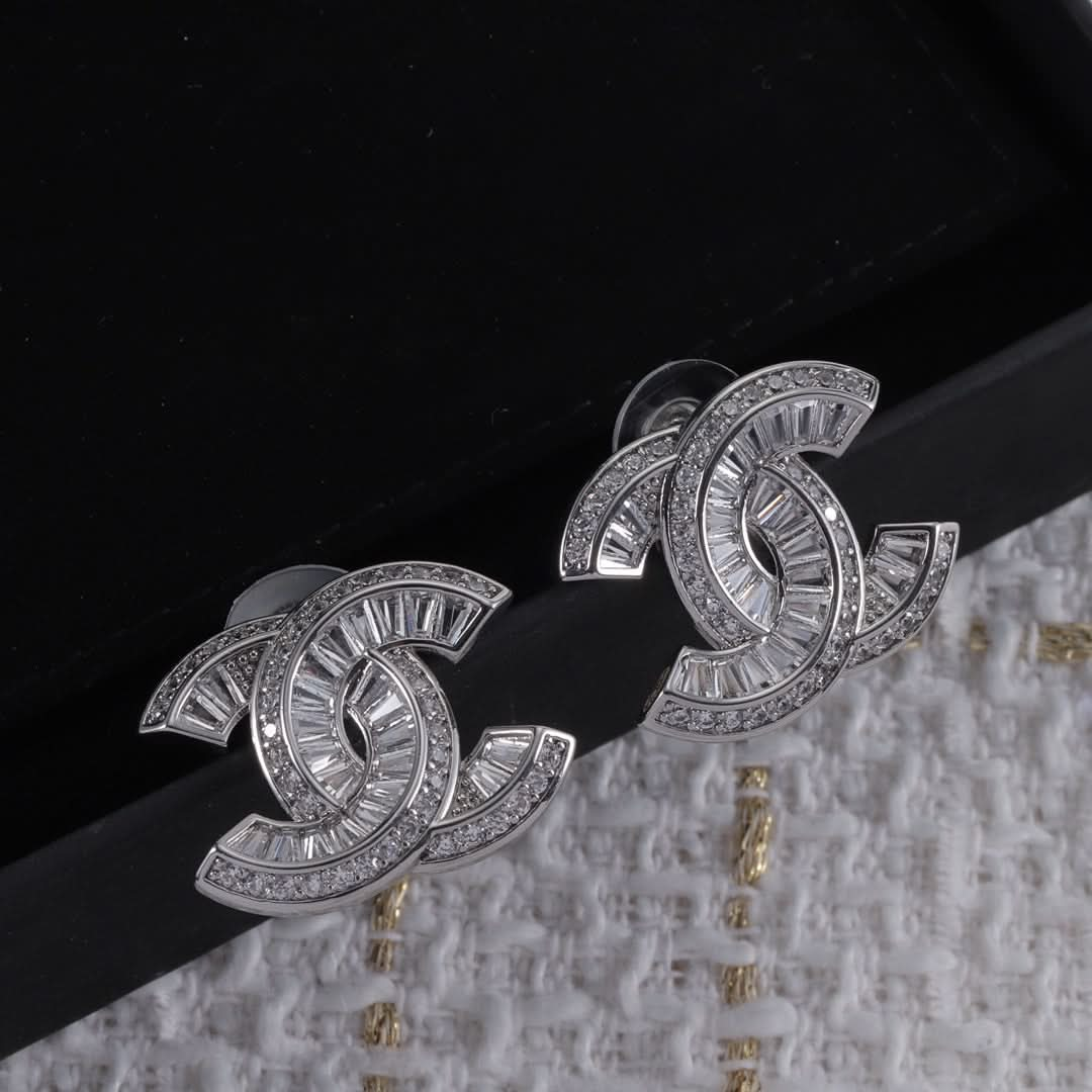 New spiral diamond earrings